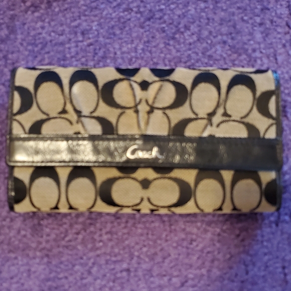 Vintage Coach Black and Tan Signature Wallet - Picture 2 of 4